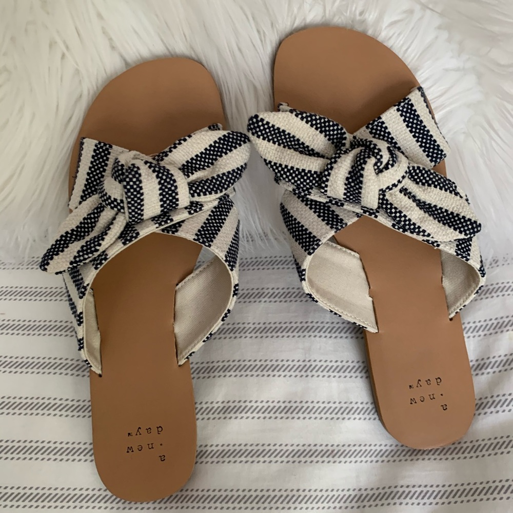 sandals - Picture 2 of 4
